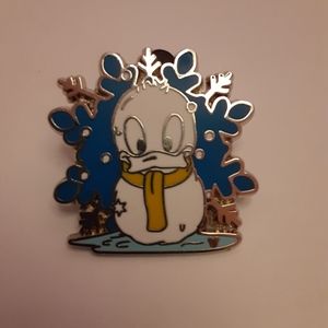 Disney Donald Duck Snowman Pin